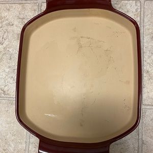 Pampered Chef Original 13x11.75x1.25 Stoneware (discontinued item) cranberry